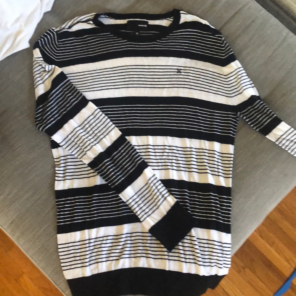 Hurley men’s lightweight striped sweater